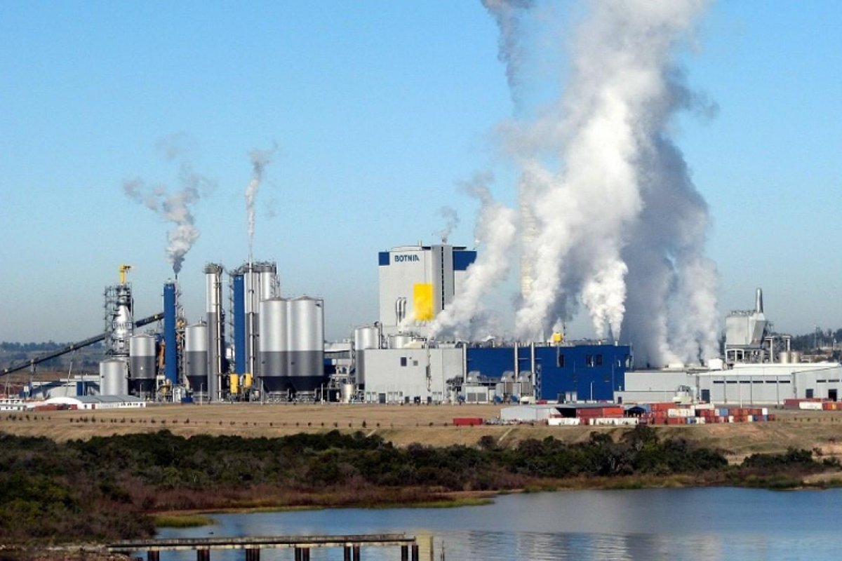 Tras 20 años de conflicto: El gobierno uruguayo habilita controles ambientales para UPM