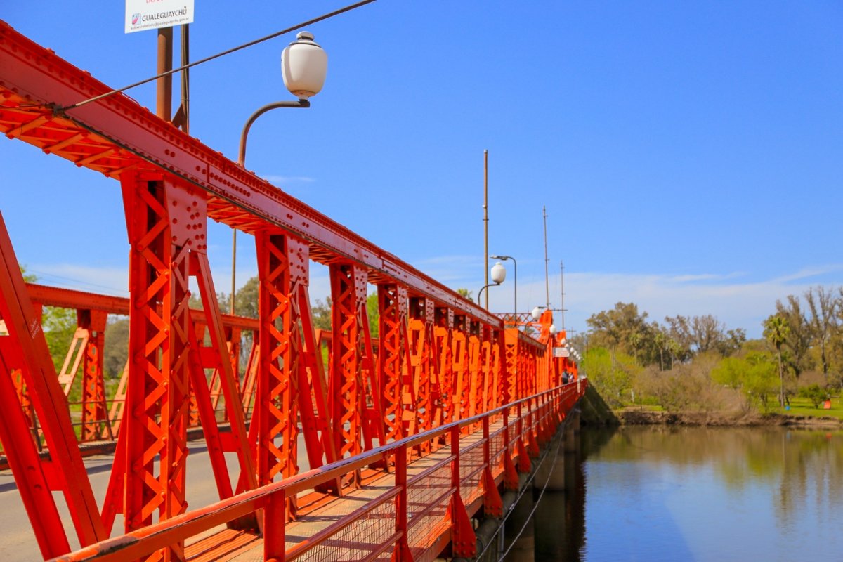 Imagen de noticia Rescataron a un joven que intentó arrojarse desde el puente Méndez Casariego