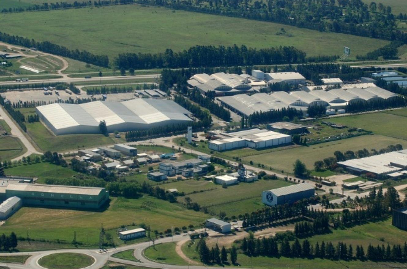 Imagen de noticia La CGT Gualeguaychú expresó su apoyo a trabajadores afectados por despidos en empresas químicas