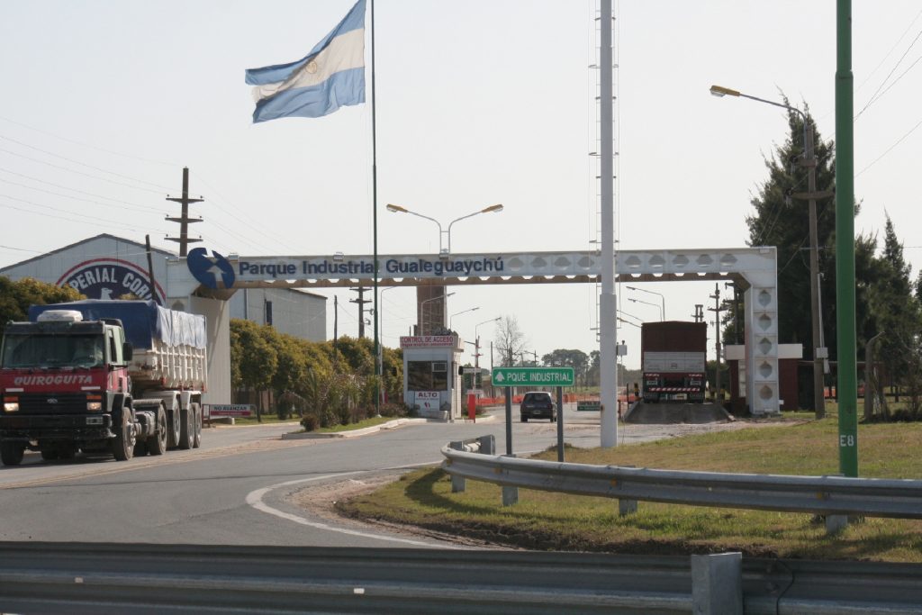 Imagen de noticia Por presunta contaminación, allanan y clausuran llaves de pasos en planta de tratamiento de efluentes del PIG
