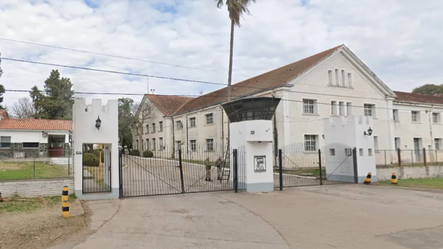 Imagen de noticia Una soldado denunció que dos encapuchados la golpearon y le robaron la pistola en la Base Aérea de Paraná