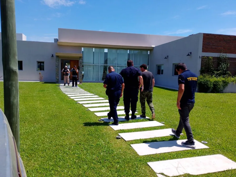 Investigación por lavado de activos terminó con el secuestro de vehículos de lujo, embarcaciones y una millonaria suma de dinero