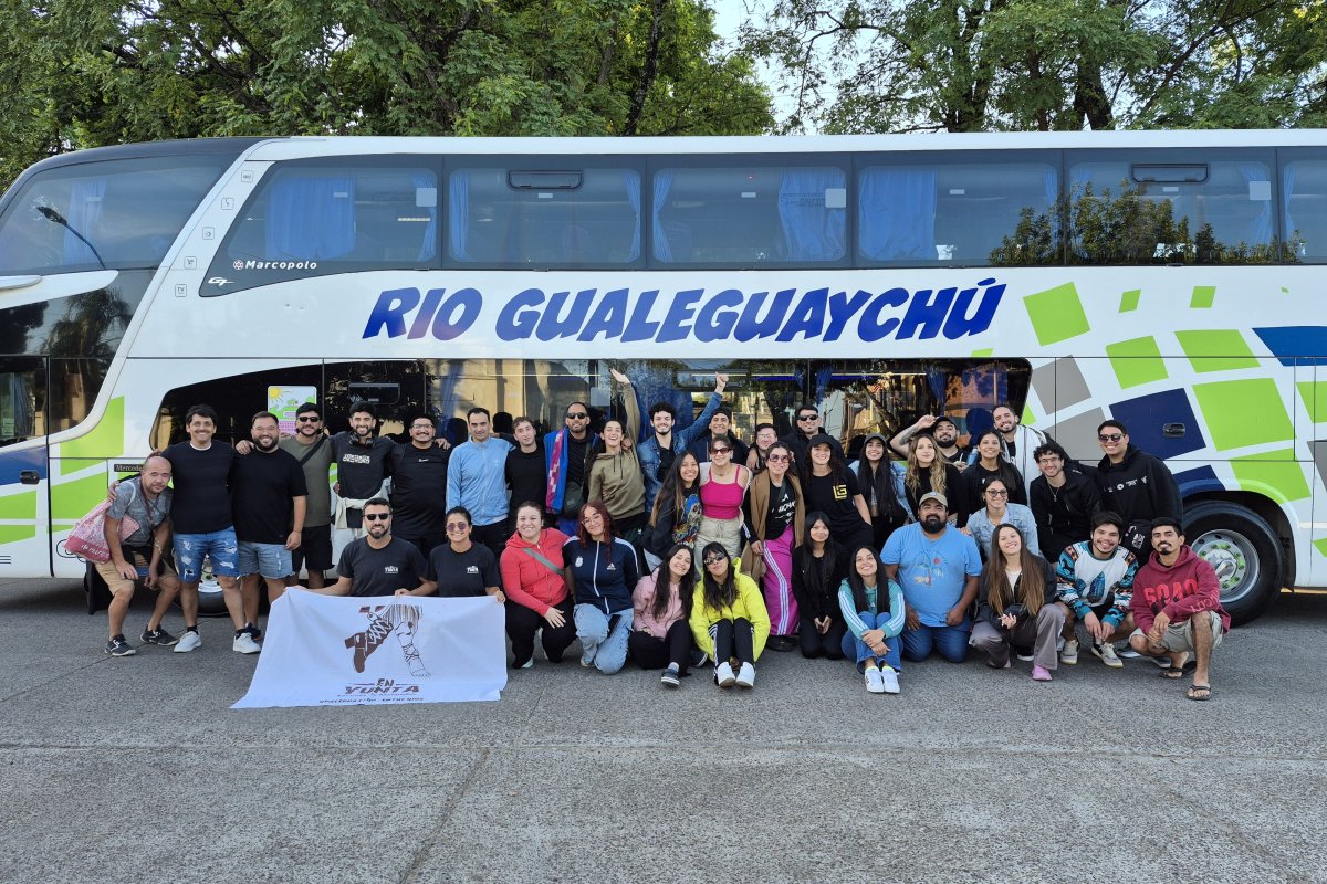 La delegación de artistas preseleccionados en Gualeguaychú partió rumbo a Cosquín