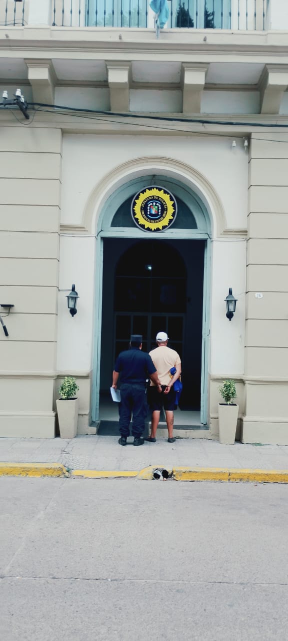 Imagen de noticia Detuvieron a un hombre que intentaba abrir vehículos y secuestraron elementos