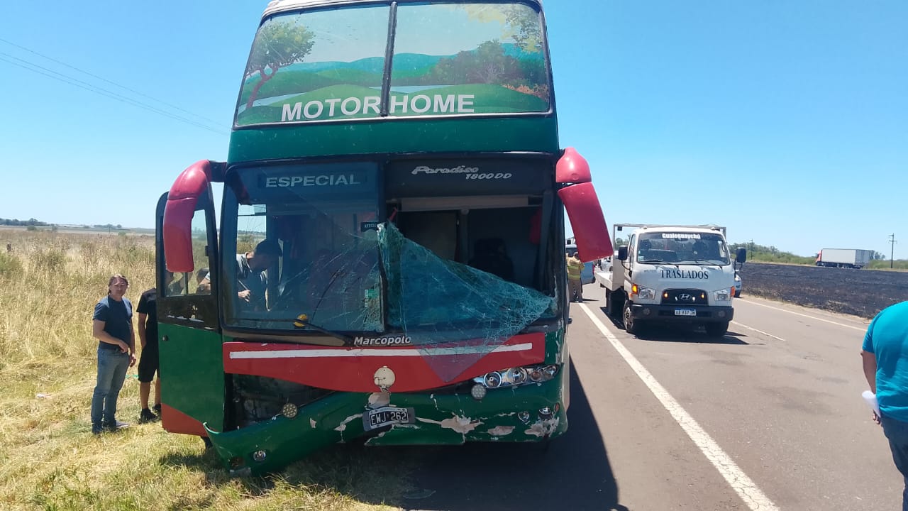 Un incendio de pastizales provocó un choque con varios heridos en la Autovía Nacional 14