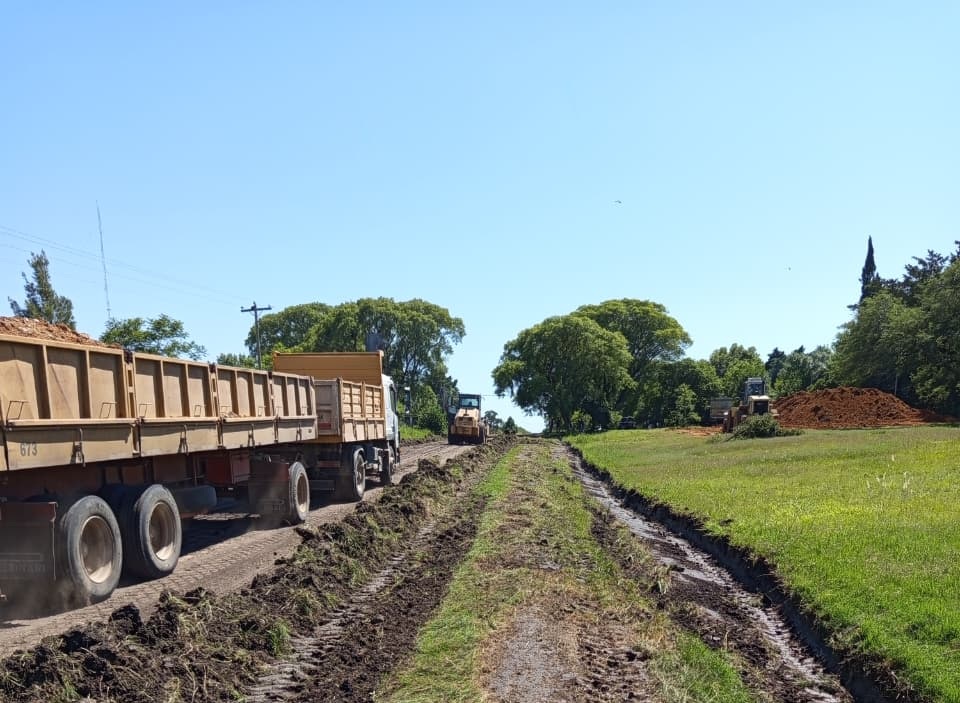 Vialidad Provincial avanza con tareas de mantenimiento en caminos secundarios y terciarios de Entre Ríos