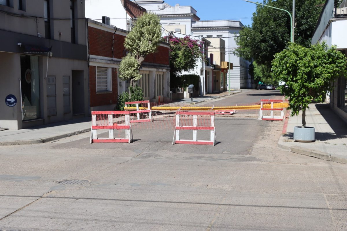 Cortes y desvíos de tránsito por trabajos de bacheo en distintos sectores de la ciudad