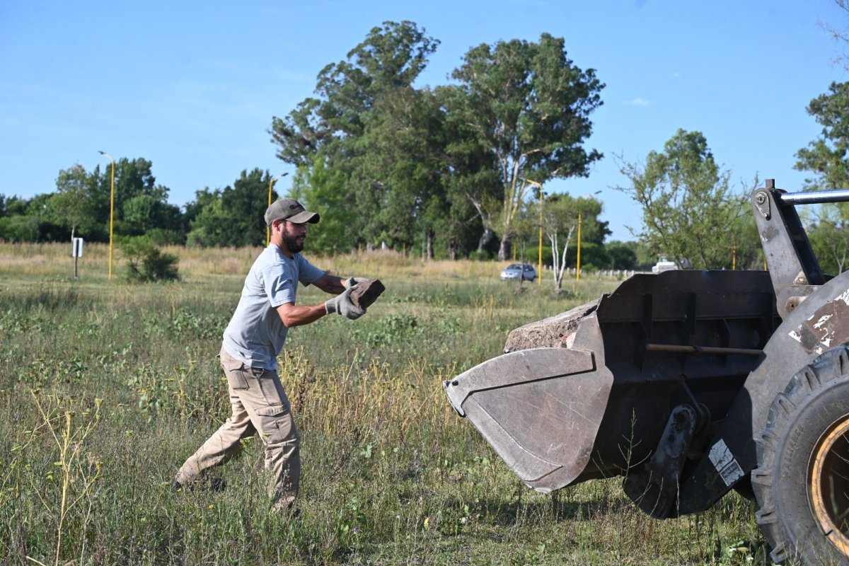 Avanza la puesta en valor del EcoPaseo “Plaza de Aguas” sobre la ribera del río Gualeguaychú