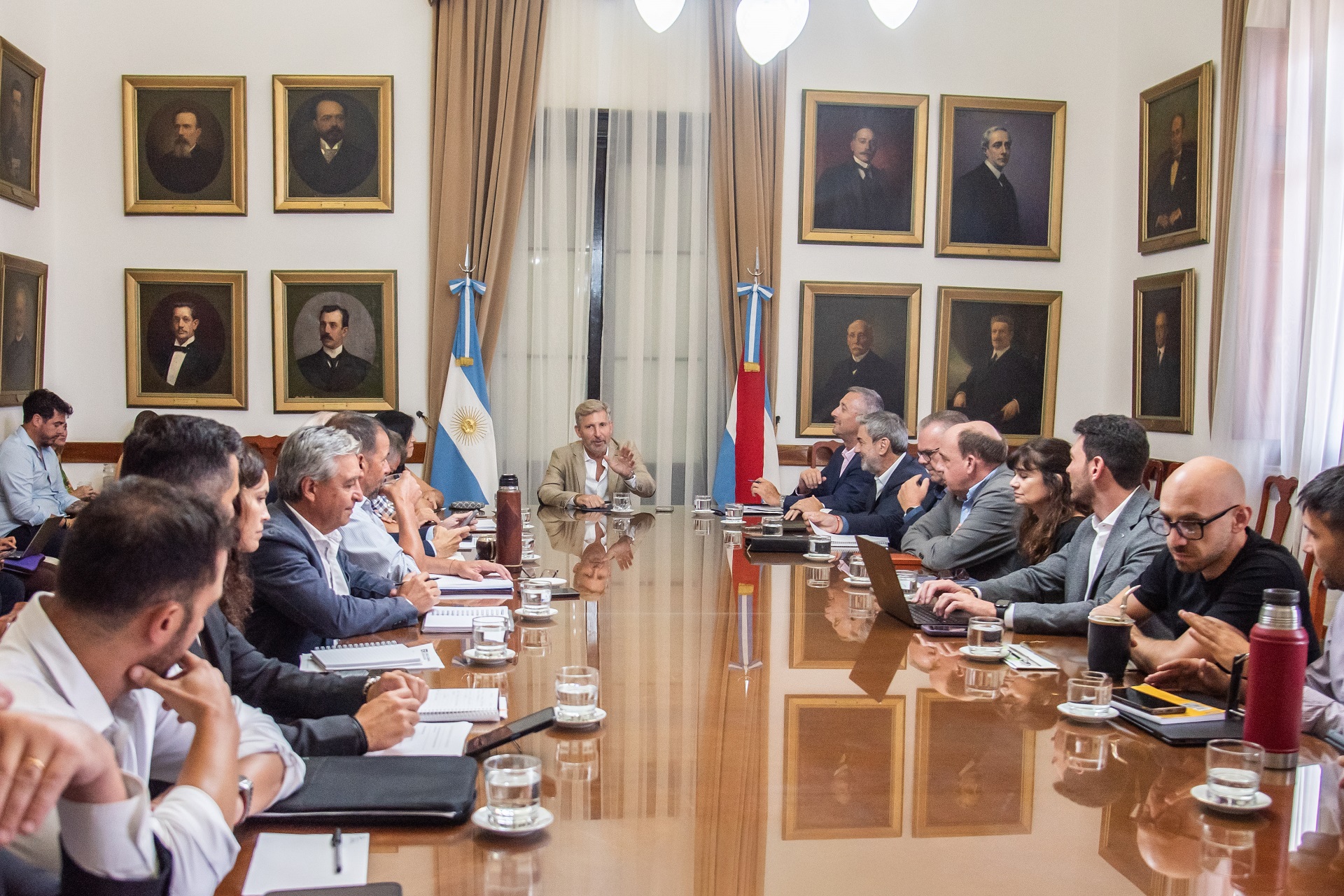 Imagen de noticia Agenda histórica, obras viales y salud mental, ejes de la reunión de gabinete