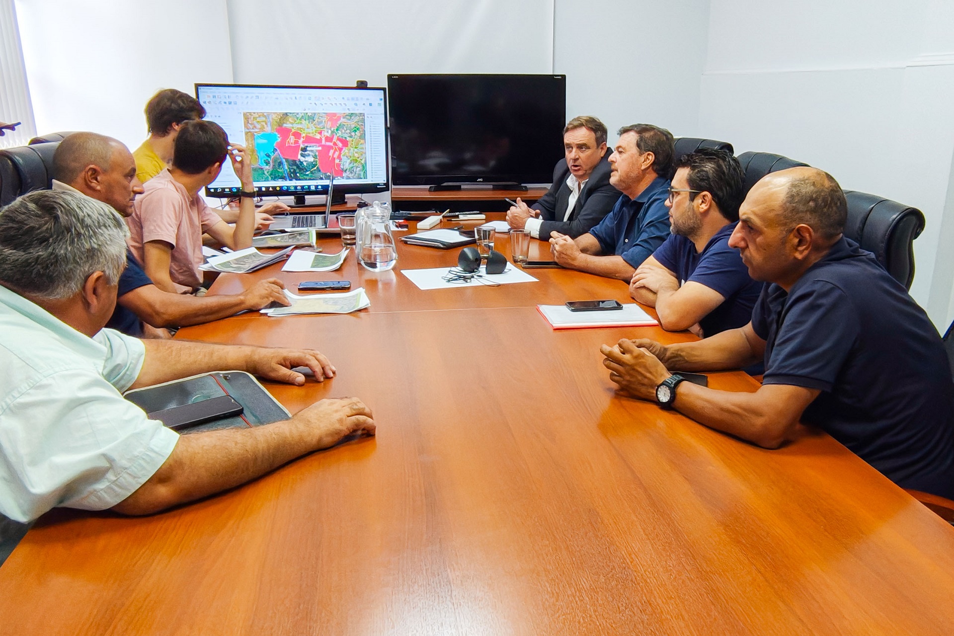 Imagen de noticia Acuerdan convenios de colaboración para mejorar trazas rurales del departamento Gualeguay