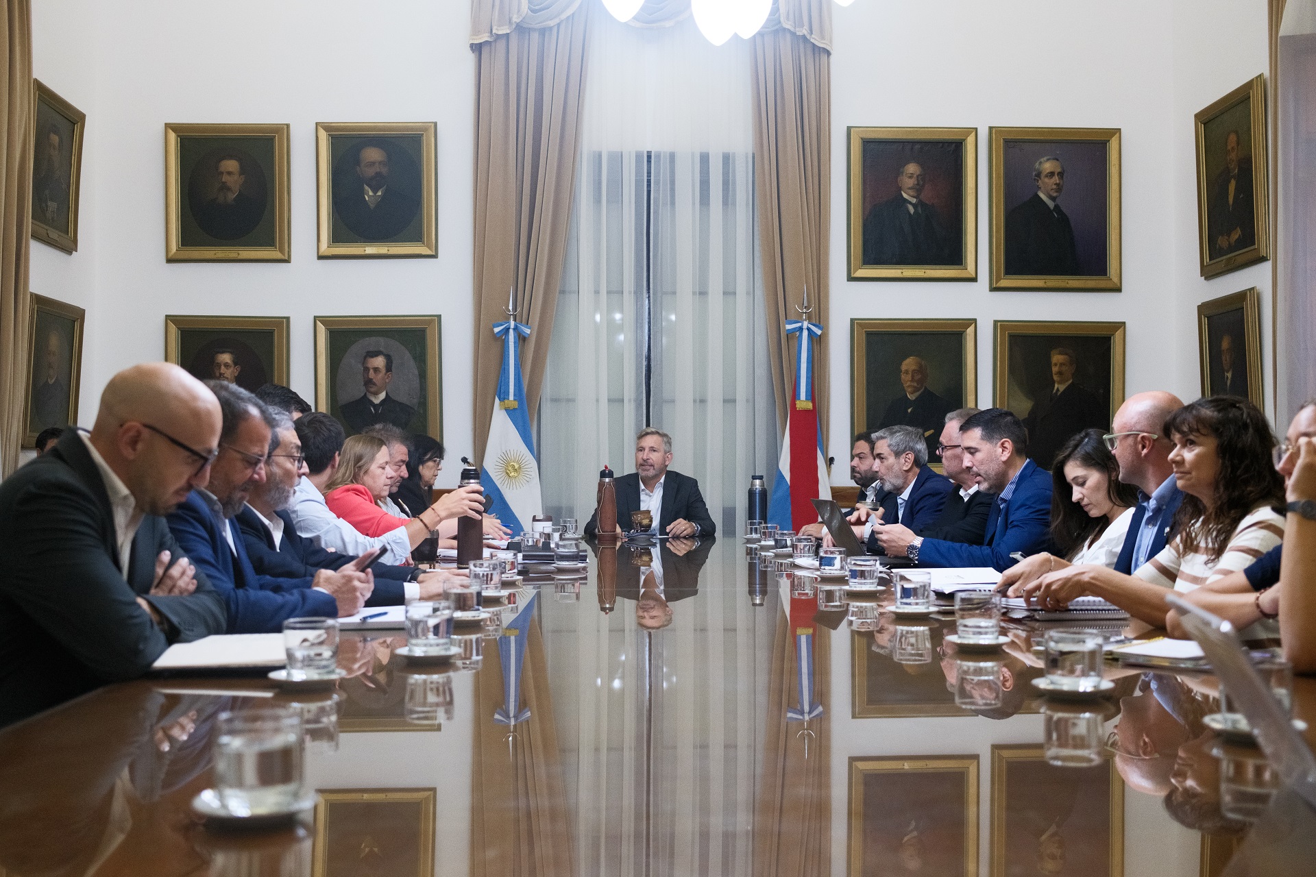 Imagen de noticia En gabinete se analizó el avance de las obras en el hospital Bicentenario de Gualeguaychú