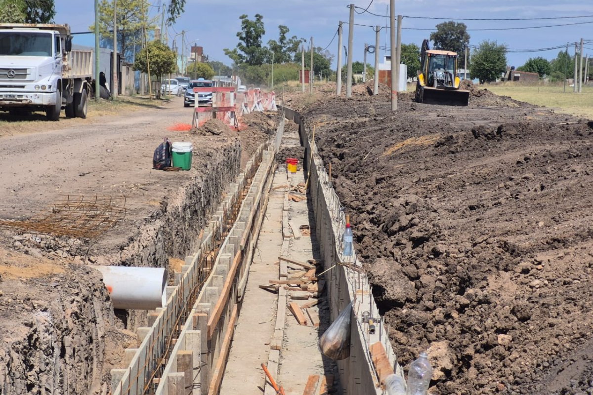 Imagen de noticia Continúa la ejecución del nuevo conducto pluvial de hormigón en calle Rivadavia