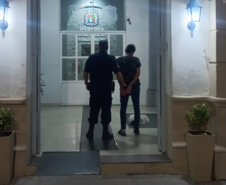 Imagen de noticia Detuvieron a un hombre acusado de robar mercadería y bebidas en el Corsódromo