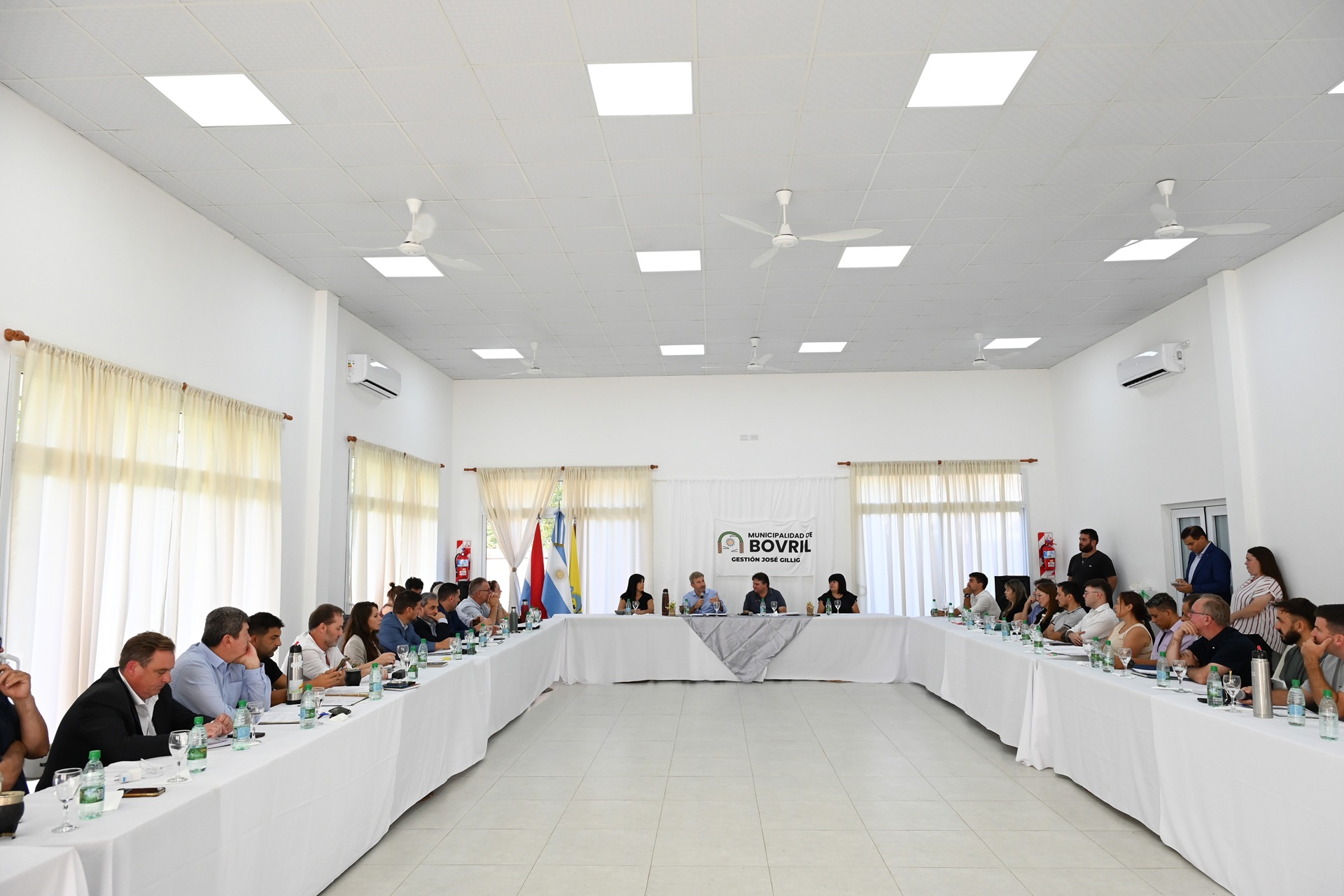 Imagen de noticia El gobernador encabezó una reunión de gabinete conjunto en Bovril