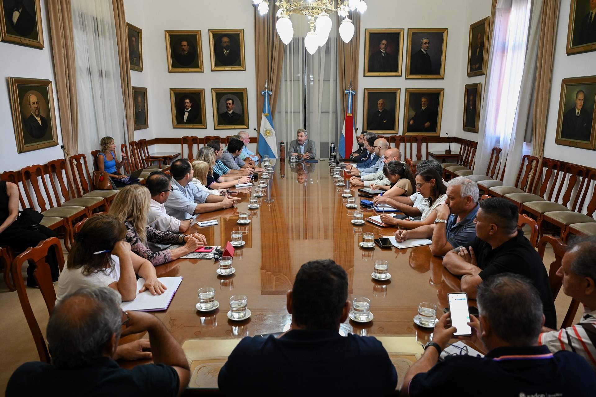Imagen de noticia El Gobierno presentó a los gremios docentes y estatales el proyecto de reforma previsional