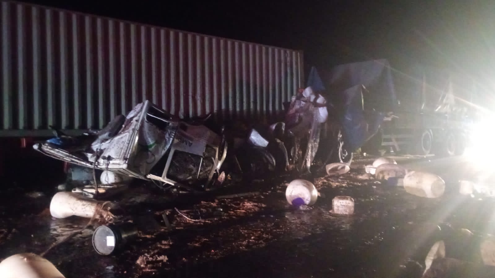 Imagen de noticia Choque entre tres camiones provocó heridos y el corte de la autovía
