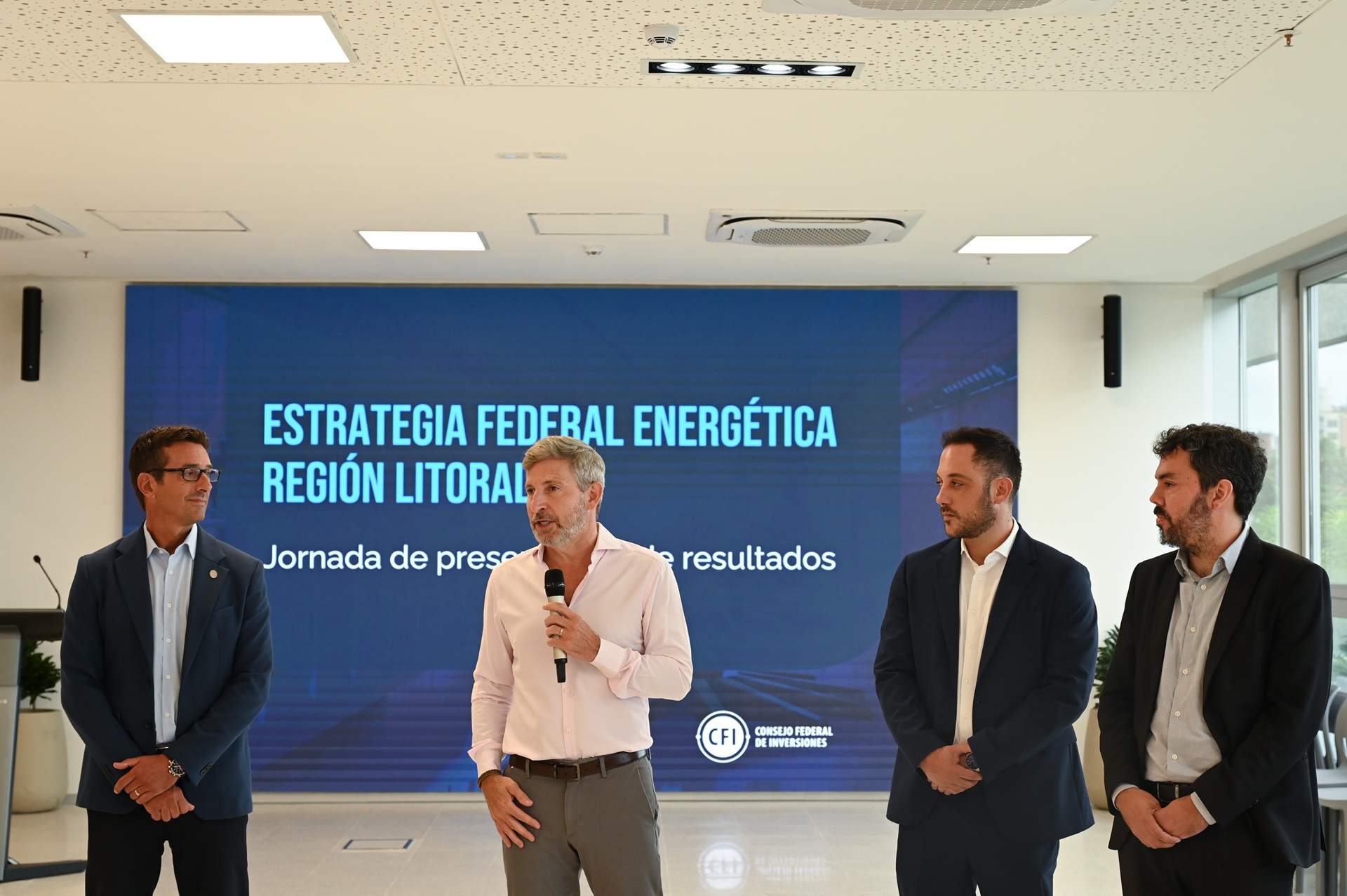 Imagen de noticia El gobernador participó de la presentación de la Estrategia Federal Energética y destacó el potencial de la Región Litoral