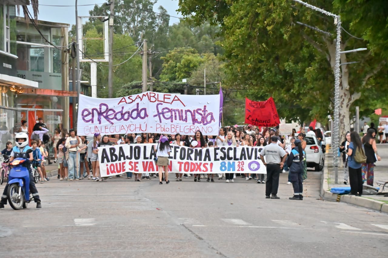Imagen de noticia Mujeres y diversidades marcharon bajo la consigna: "Abajo la reforma esclavista: Que se vayan todos"