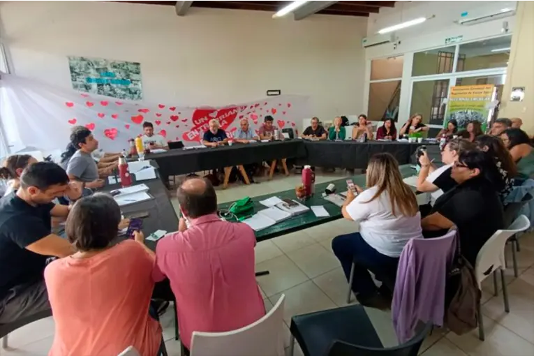 El plenario de AGMER exigió “urgente convocatoria para discutir salarios dignos”