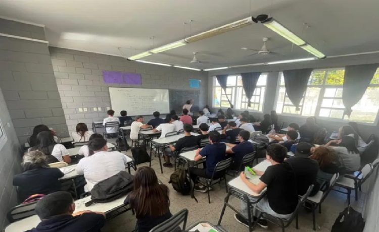 Imagen de noticia Docentes denuncian incertidumbre laboral y aulas superpobladas en la Secundaria número 1
