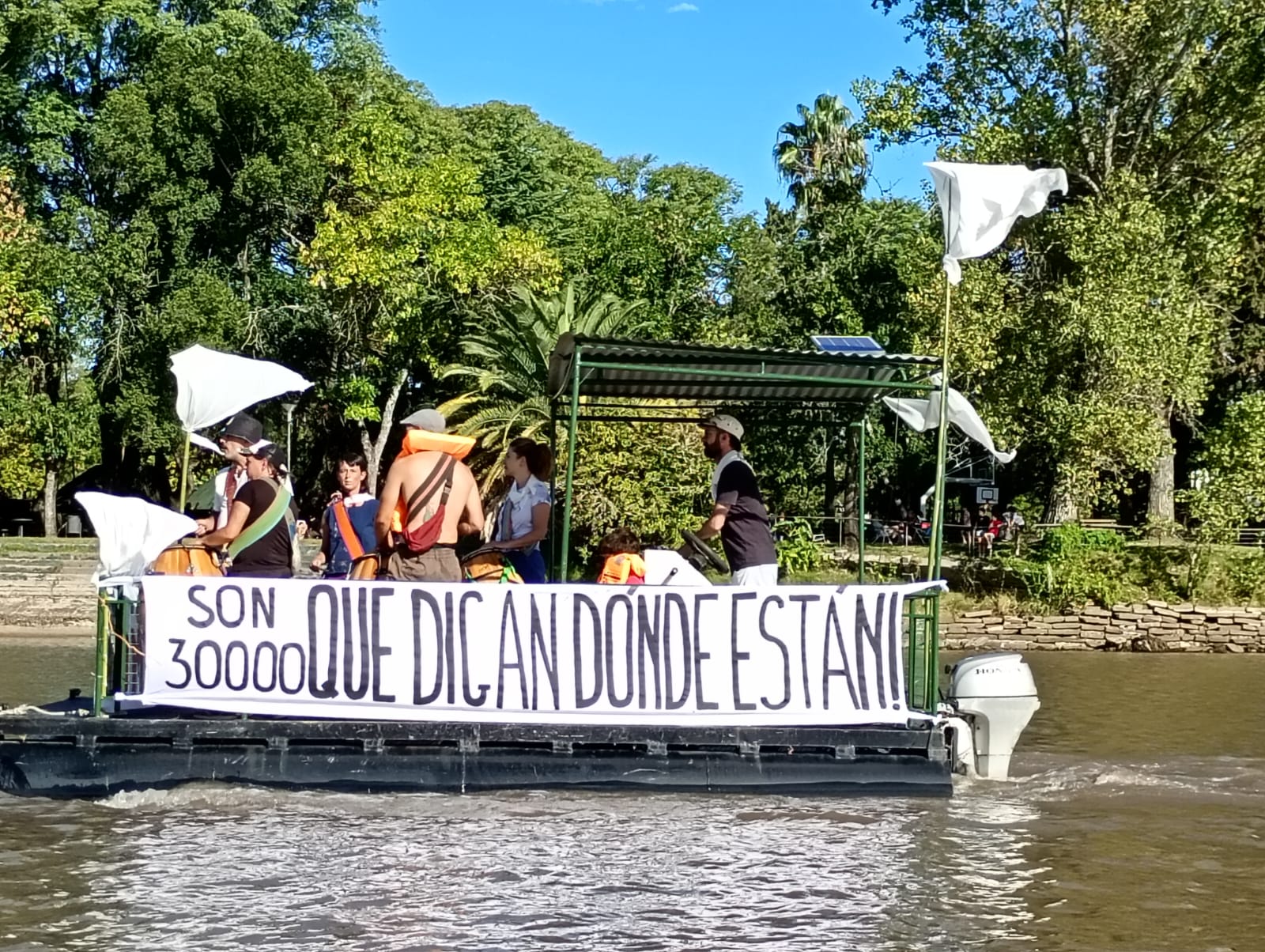 Imagen de noticia Realizaron en Gualeguaychú la primera caravana náutica por la Memoria, la Verdad y la Justicia