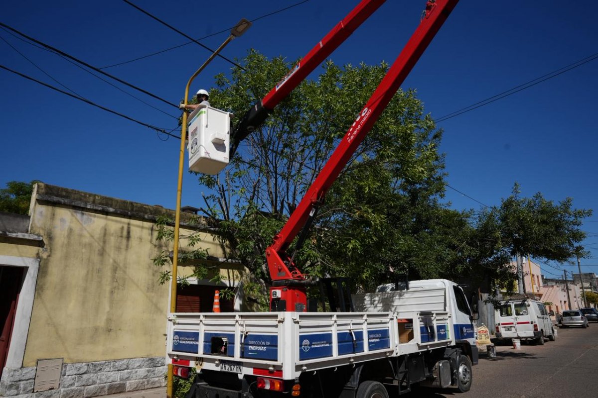 Imagen de noticia Avanzan los trabajos de recambio de la luminaria pública a tecnología LED