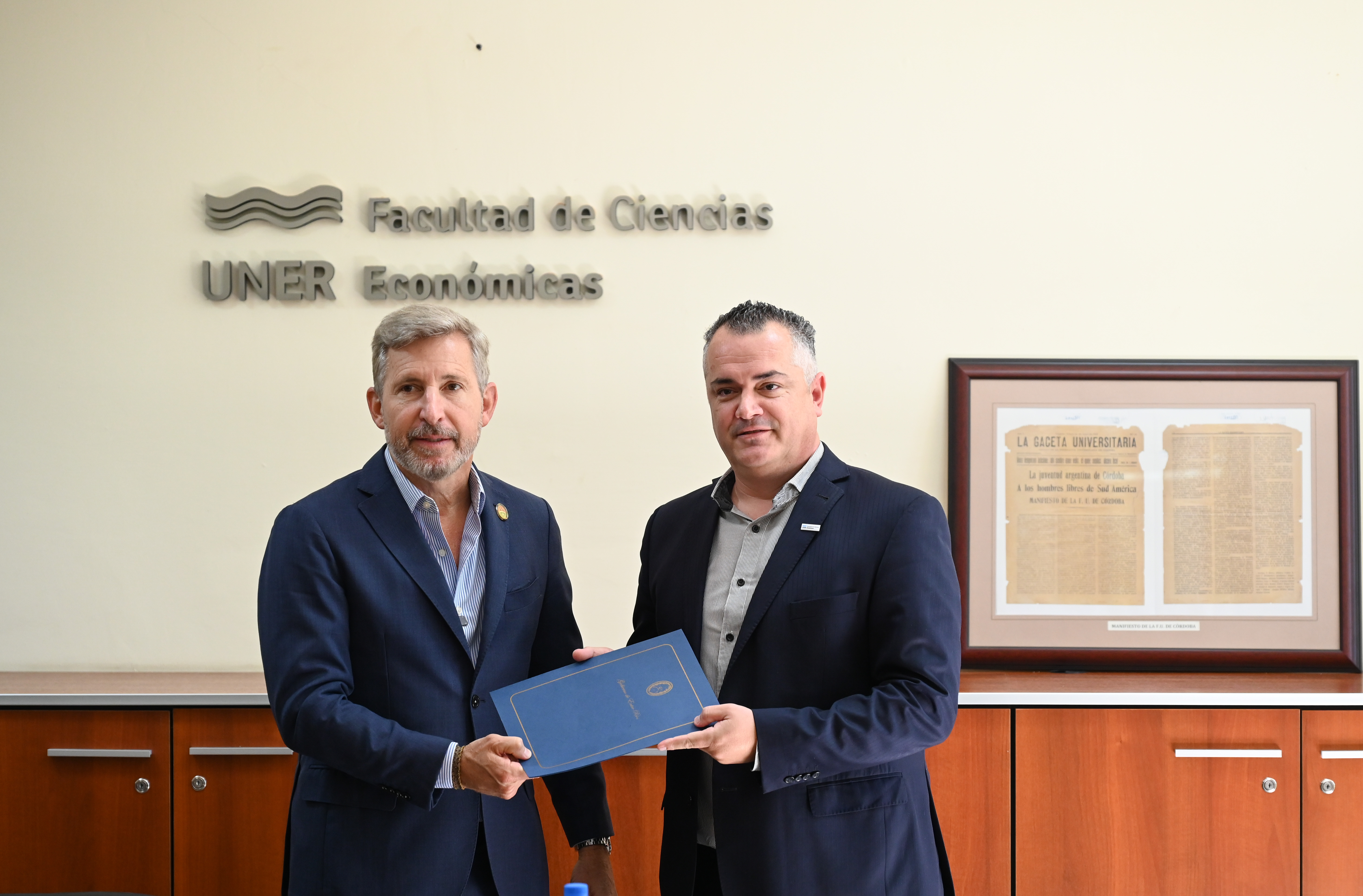 Imagen de noticia La provincia transfirió a la UNER el inmueble donde funciona la Facultad de Ciencias Económicas