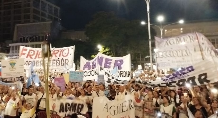 Imagen de noticia Masiva marcha docente en Paraná: fuerte reclamo al Gobierno por aumentos por decreto