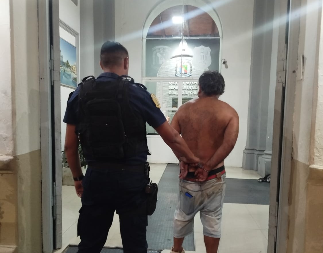 Imagen de noticia Detuvieron a un hombre tras amenazar a una vecina con un cuchillo y resistirse a la policía