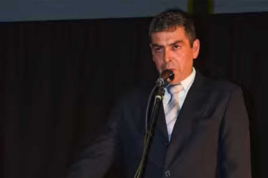 Imagen de noticia Sin fondos para sueldos: el intendente de Sauce de Luna pagará parte del salario con bonos de alimentos