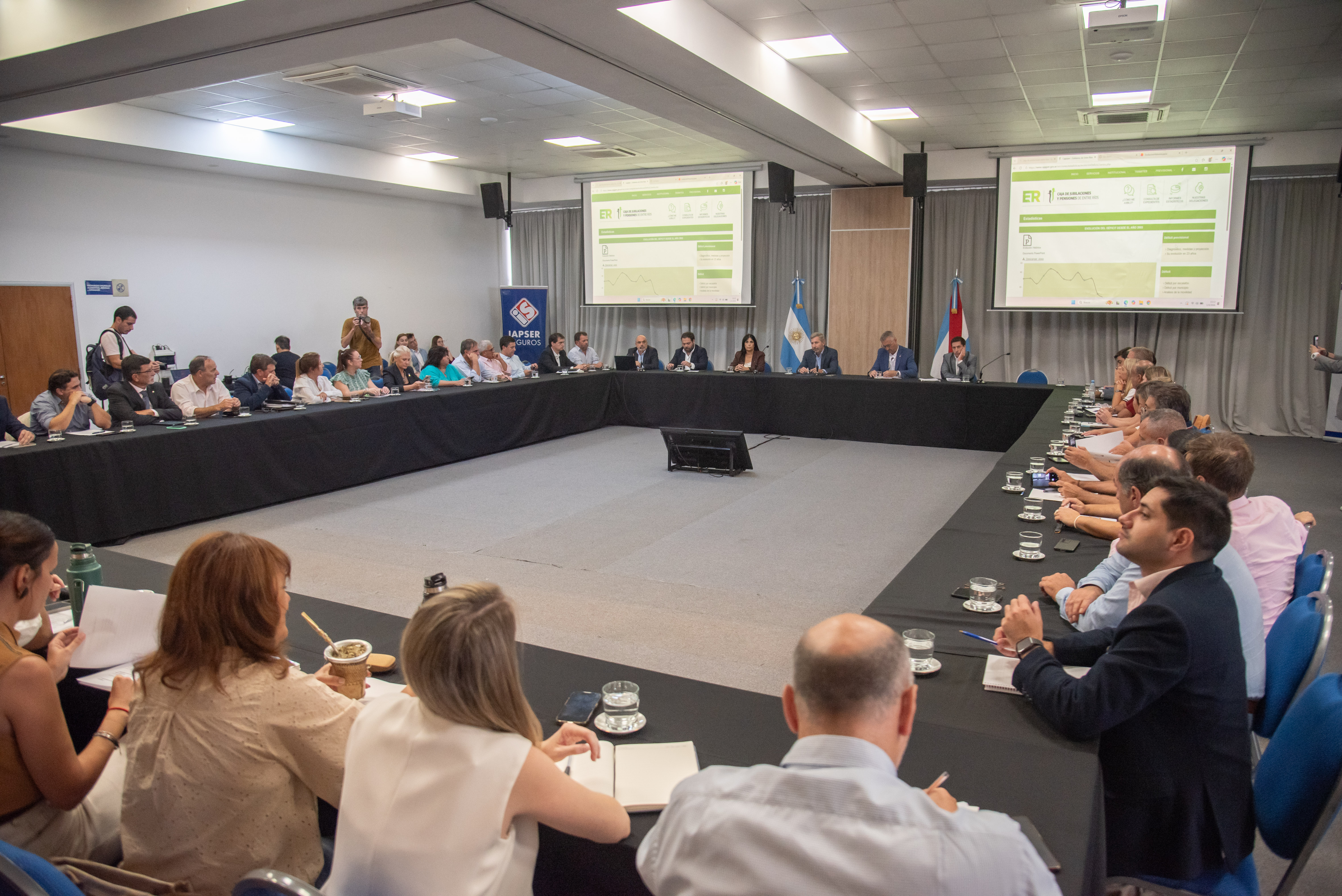 Imagen de noticia Frigerio dialogó con legisladores provinciales sobre la reforma previsional