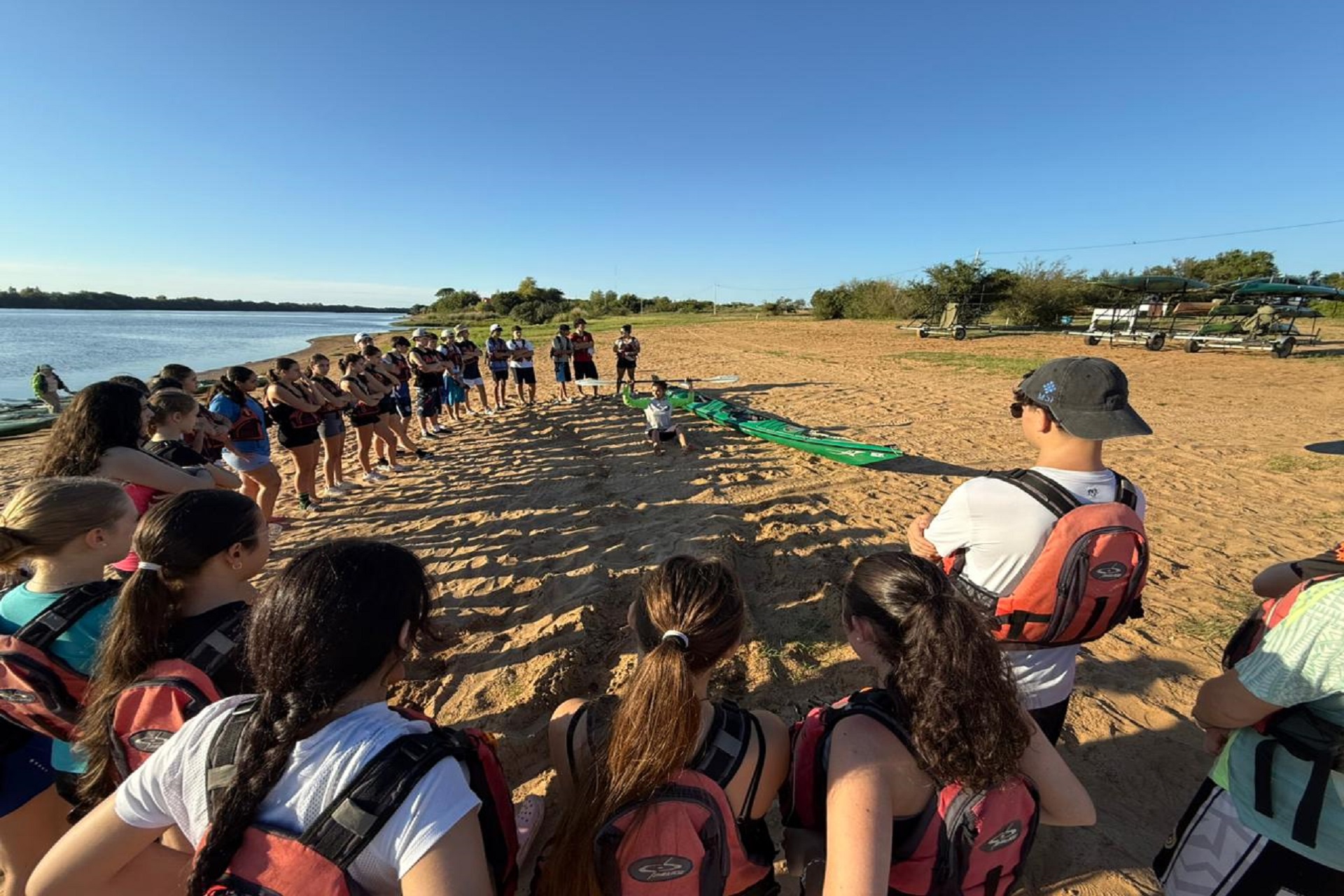 Imagen de noticia Arrancó la temporada 2026 de Kayak para Escuelas en el Parque Provincial Islas y Canales Verdes