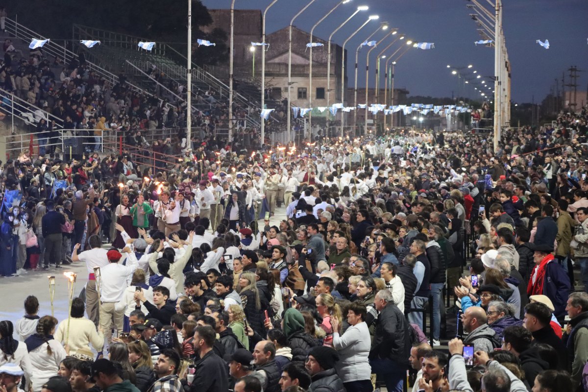 Imagen de noticia Se convoca a escuelas secundarias a sumarse a la organización del 25 de Mayo