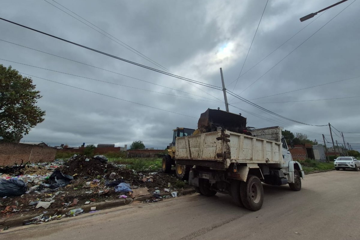 Imagen de noticia Volvieron a limpiar un microbasural en el norte de Gualeguaychú a una semana de su erradicación
