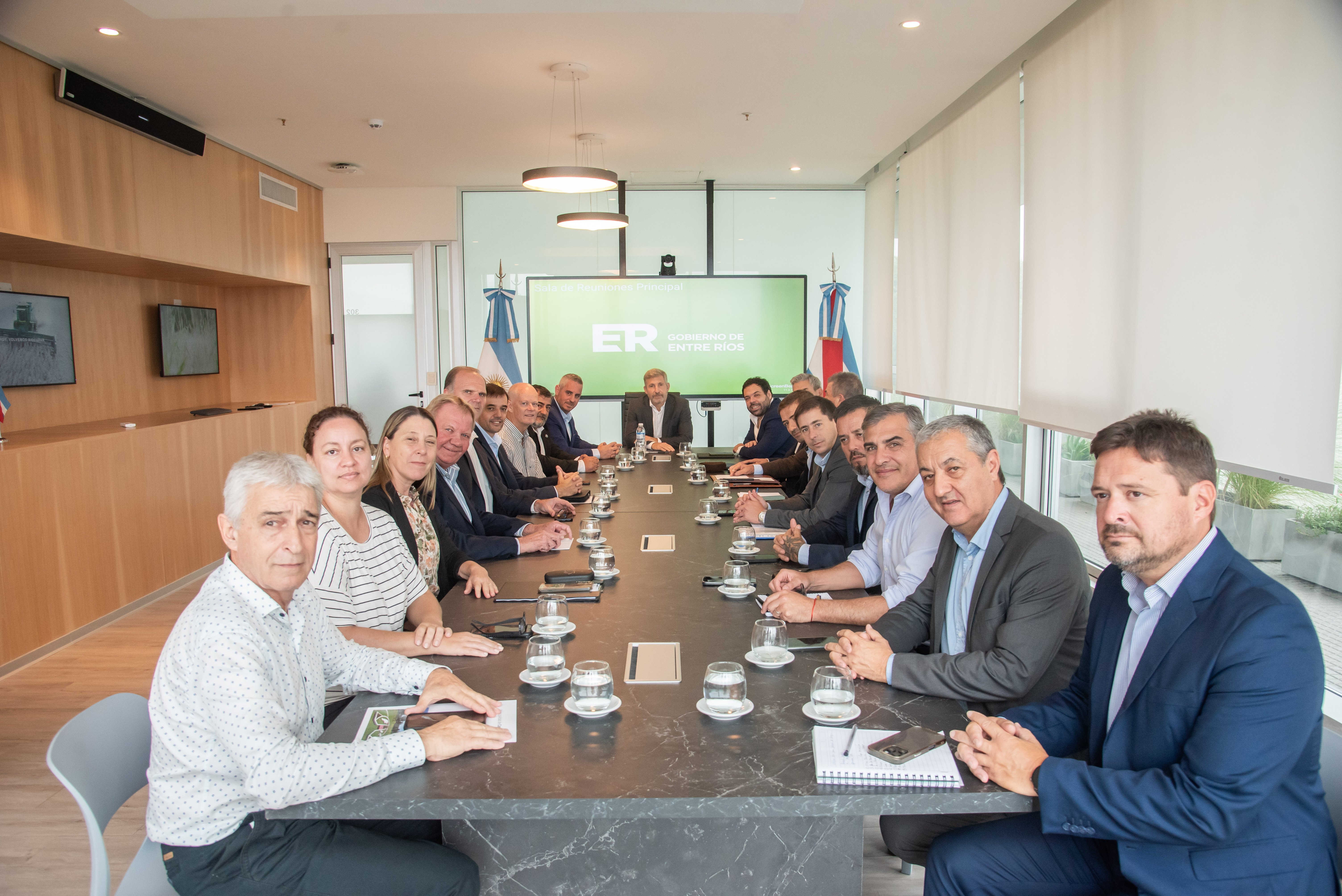 Imagen de noticia El gobernador se reunió con intendentes vecinalistas para optimizar la gestión