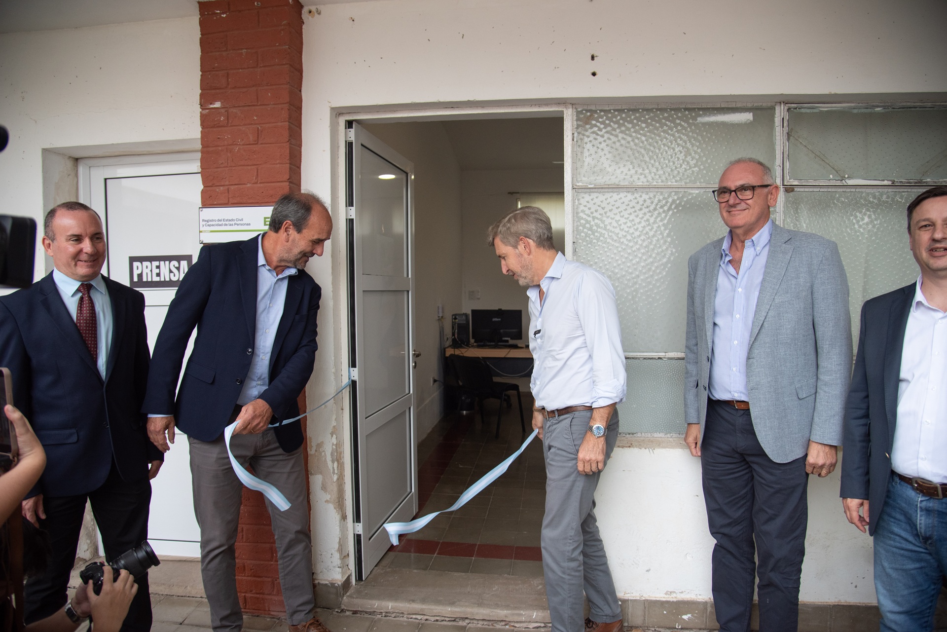 Imagen de noticia Frigerio inauguró una nueva oficina del Registro Civil en Gilbert