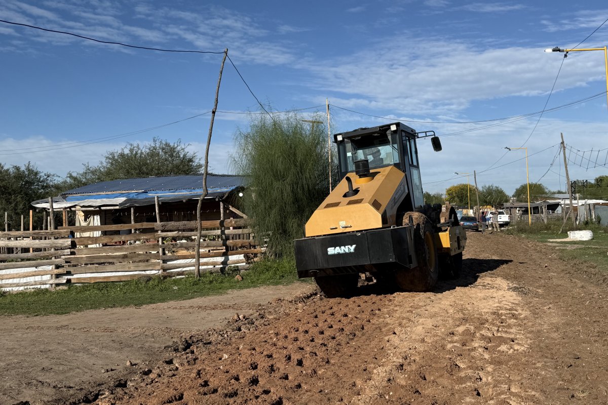 Imagen de noticia Tras un mantenimiento vial, se devolvió la transitabilidad a las calles del asentamiento Los Espinillos