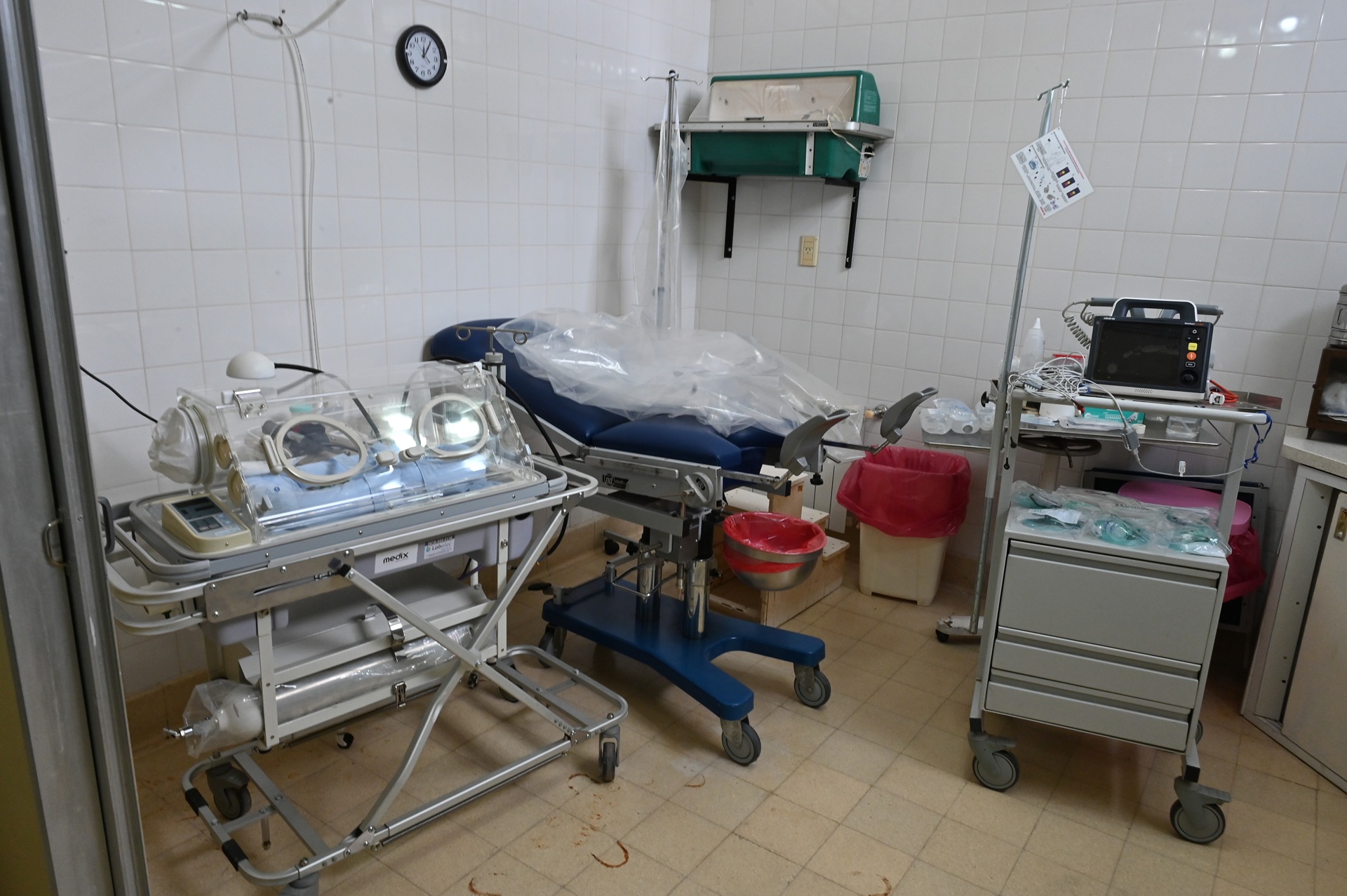 Imagen de noticia El gobernador observó la nueva aparatología del hospital de Larroque que demandó 30 millones de pesos