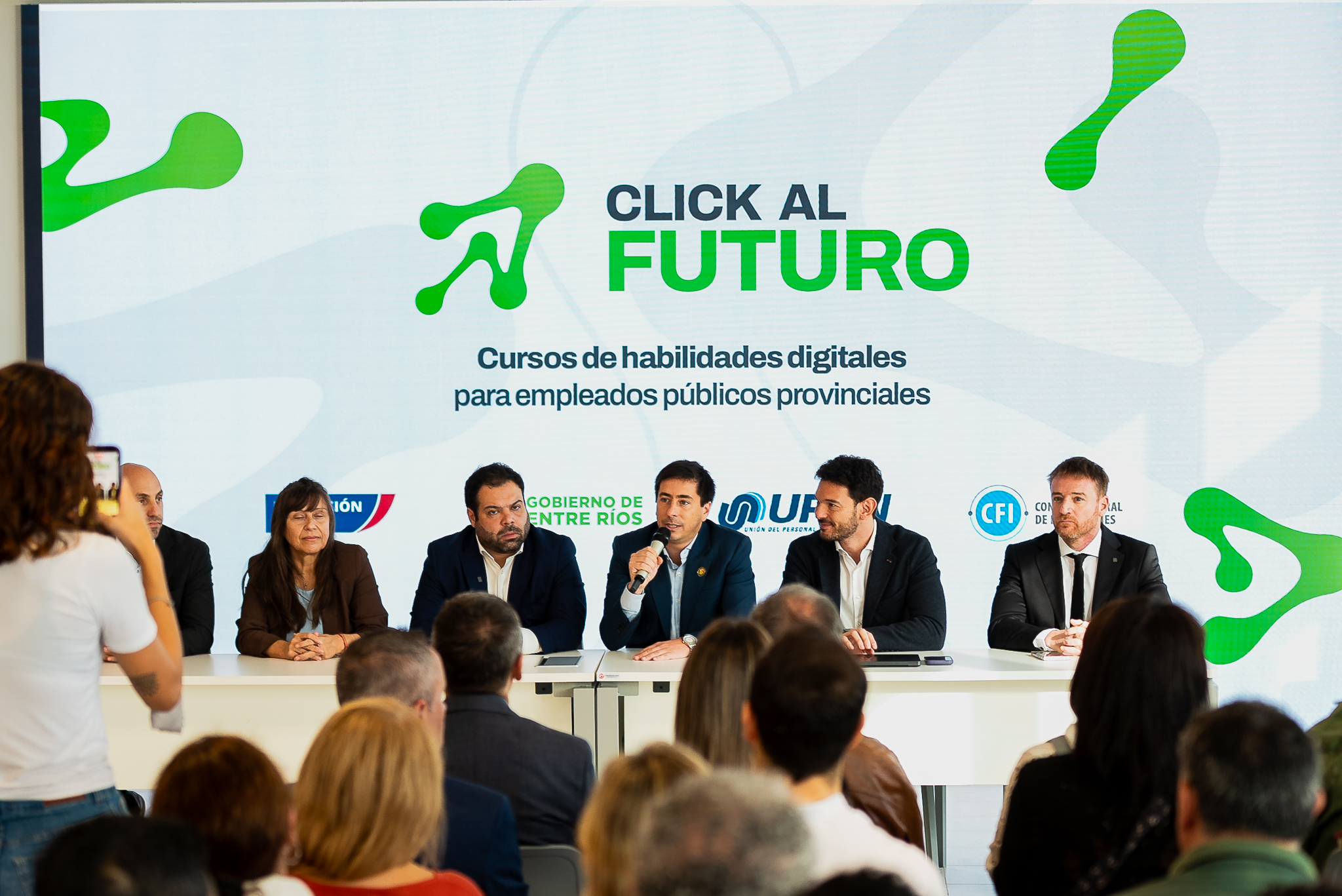 Imagen de noticia Entre Ríos lanzó Click al Futuro, un programa de formación en habilidades digitales para empleados públicos