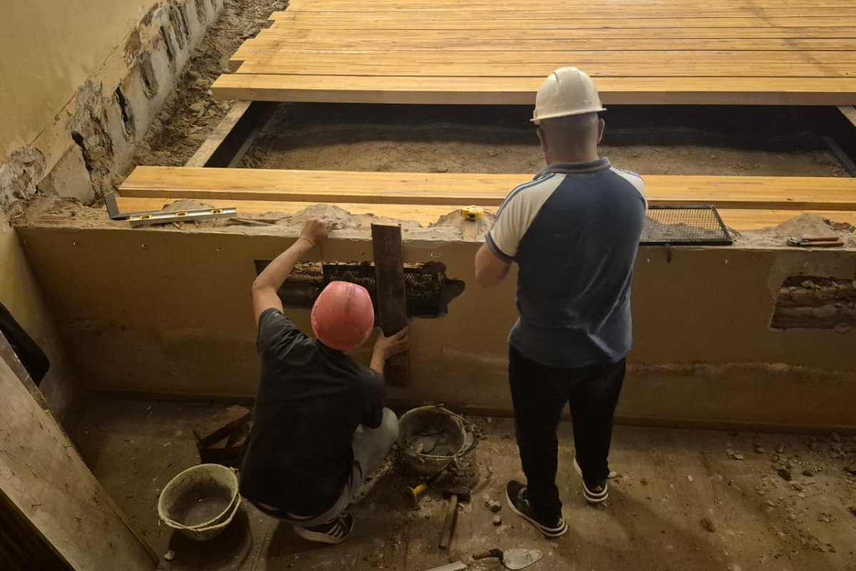 Imagen de noticia Avanza la reconstrucción del piso de la sala principal del Teatro Gualeguaychú