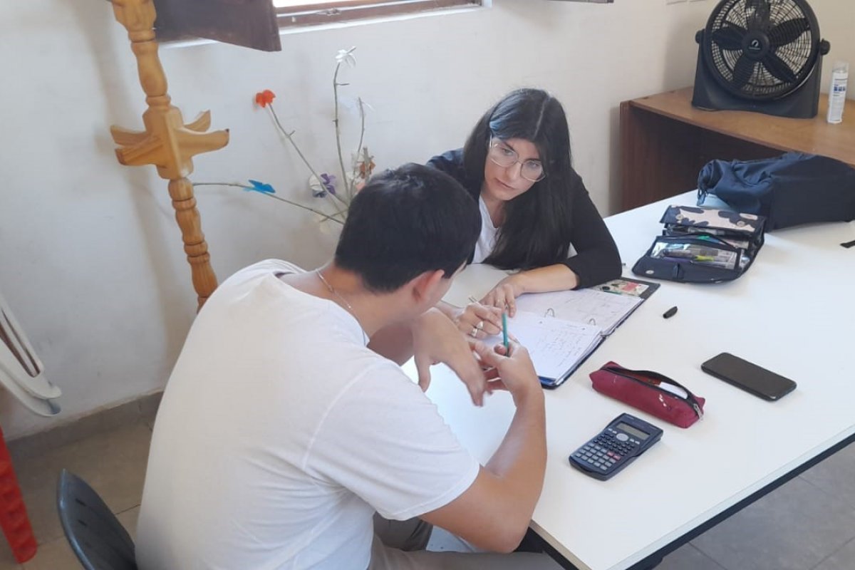 Imagen de noticia Clases de apoyo escolar gratuitas para estudiantes secundarios en Punto Joven