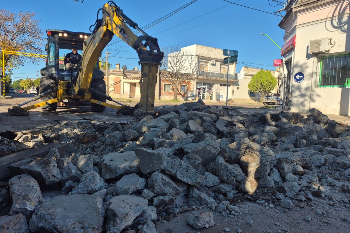 Imagen de noticia Comenzó la construcción del nuevo desagüe pluvial y la repavimentación de Del Valle y Constitución