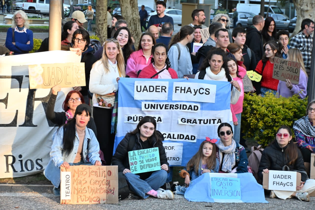 Imagen de noticia Gualeguaychú participó del reclamo federal en defensa de la Universidad Pública 