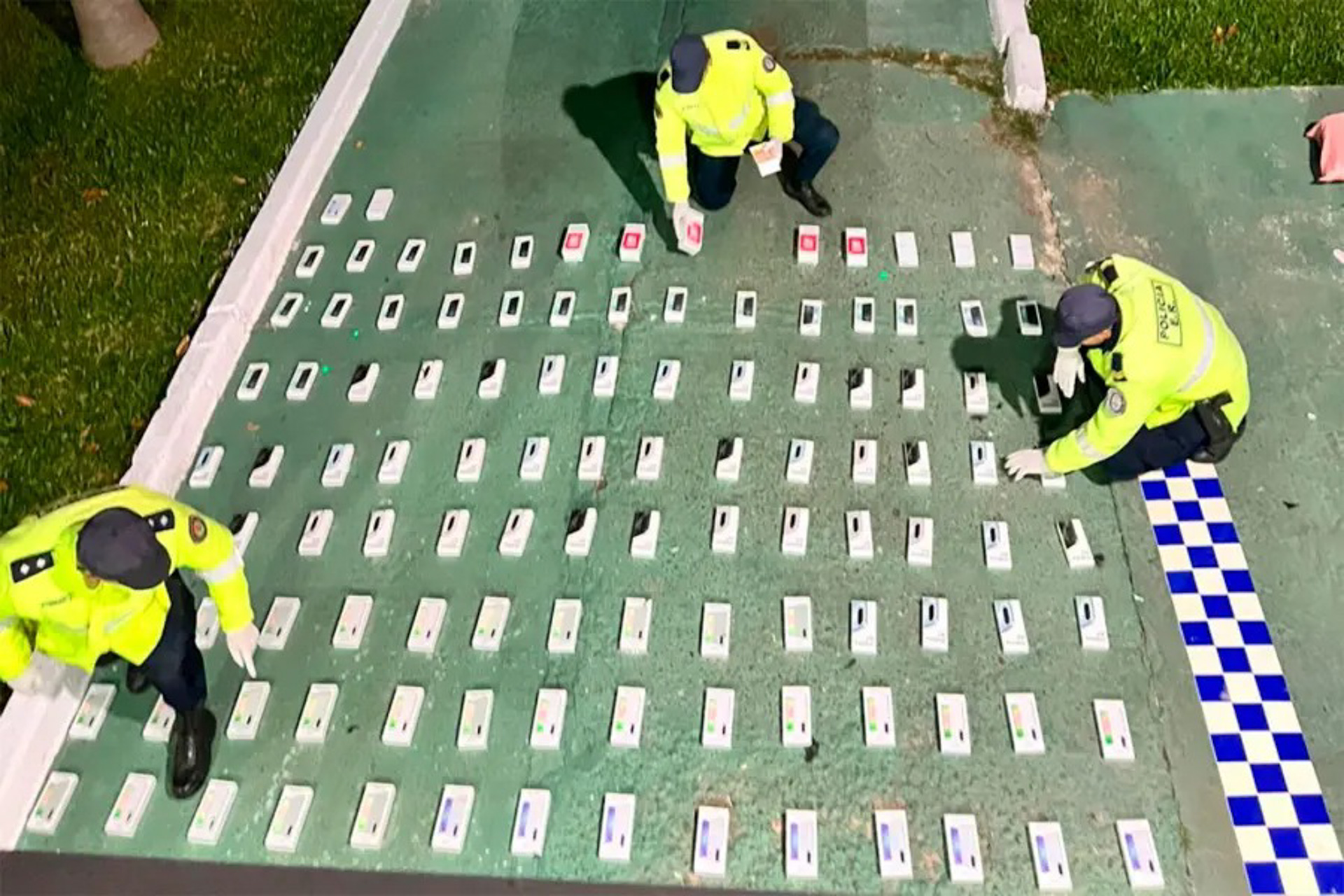 Imagen de noticia Detectaron cargamento millonario de celulares ocultos en un vehículo sobre la Ruta 14