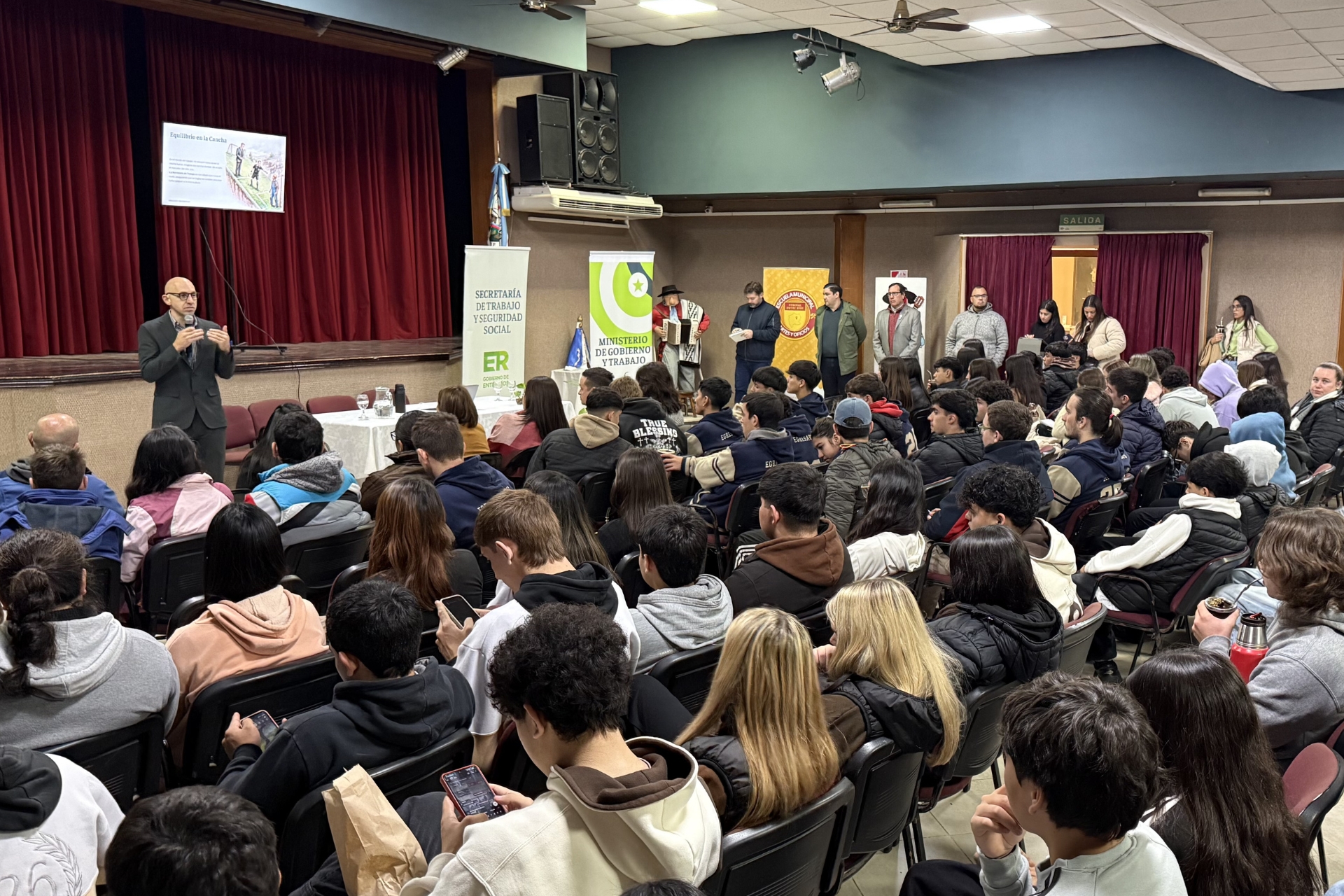 Imagen de noticia Un centenar de jóvenes de Federal se formaron en derechos laborales y herramientas para su primer empleo