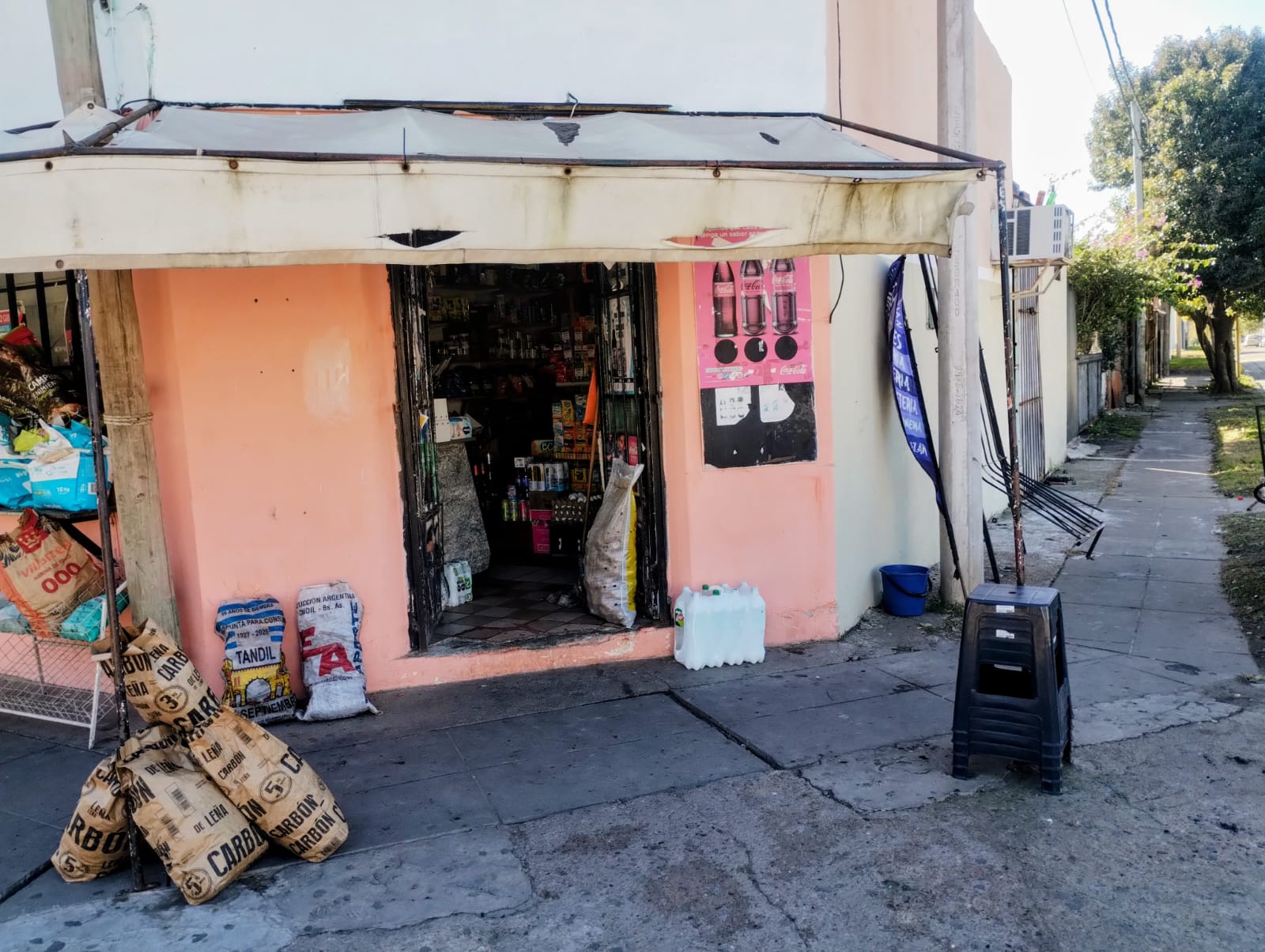 Imagen de noticia Robaron un autoservicio en barrios de Rioja al oeste y se llevaron dinero y cartones de cigarrillos