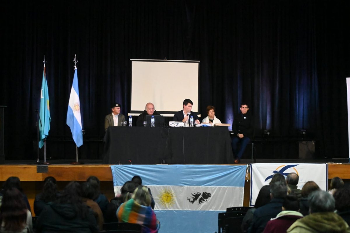 Imagen de noticia Comenzó la capacitación “La Cuestión Malvinas” con aval del Consejo General de Educación