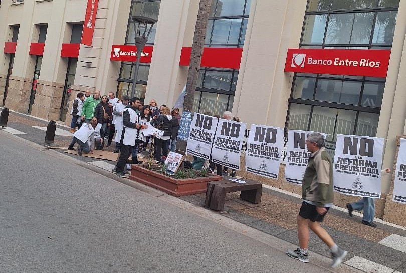 Imagen de noticia AGMER volvió a manifestarse contra los cambios en la Caja de Jubilaciones y, ahora, la Multisectorial presentará un plan de lucha