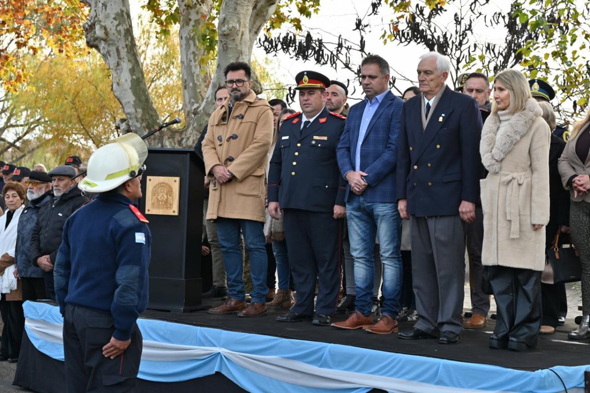 Imagen de noticia Davico anunció una contribución voluntaria para fortalecer a los Bomberos de Gualeguaychú