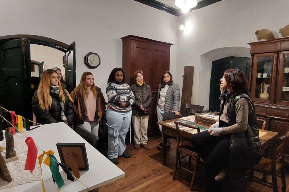Imagen de noticia Una joven ugandesa recorrió el legado afro de Gualeguaychú en una actividad de intercambio cultural